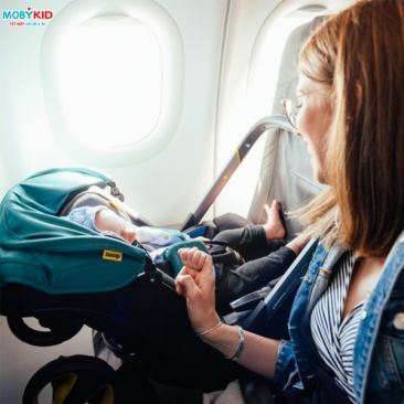 Mách mẹ những lưu ý khi mang xe đẩy em bé lên máy bay