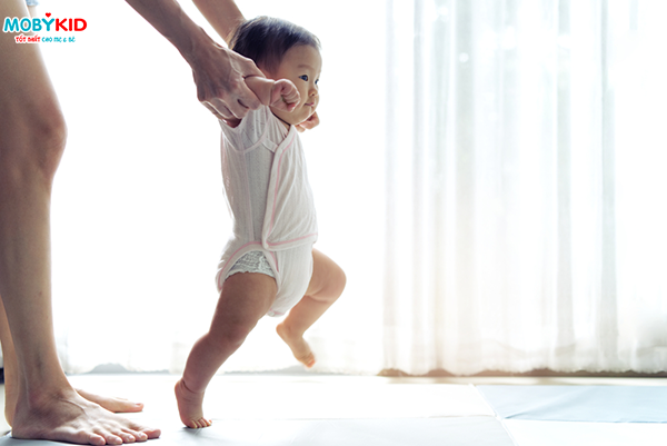 Bé vận động nhiều nên chọn tã dán hay tã quần? Top các nhãn hiệu tã quần cho bé vận động nhiều tốt hiện nay