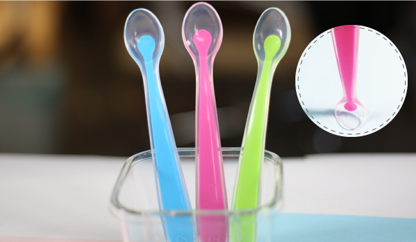 Bộ thìa Silicone Munchkin (2 chiếc) (màu hồng + xanh lá)