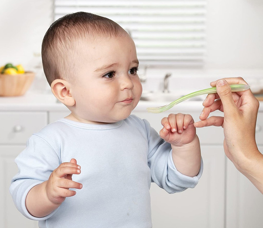 Bộ thìa Silicone Munchkin (2 chiếc) (màu hồng + xanh lá)
