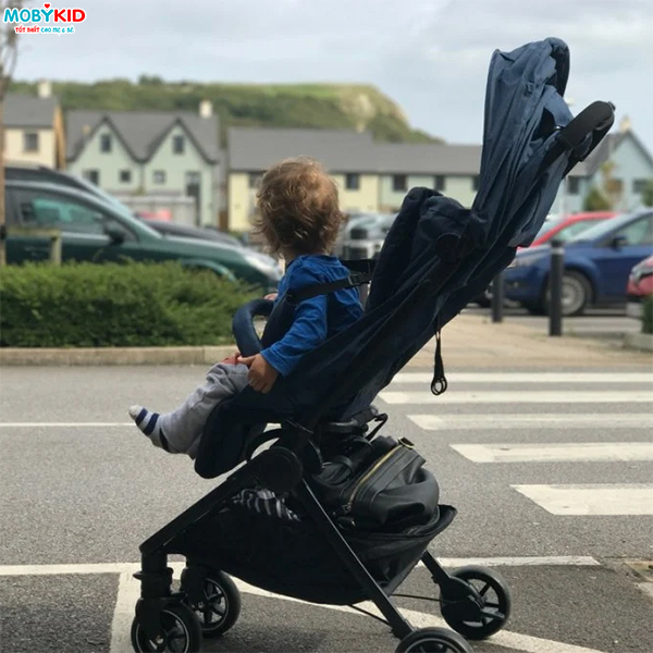 Giá xe đẩy em bé có nên là yếu tố hàng đầu ảnh hưởng đến quyết định chọn mua xe đẩy cho bé