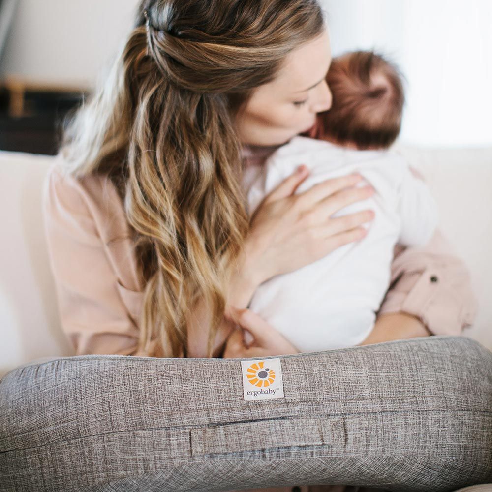 Gối cho bé bú Ergobaby Pillow – Xám