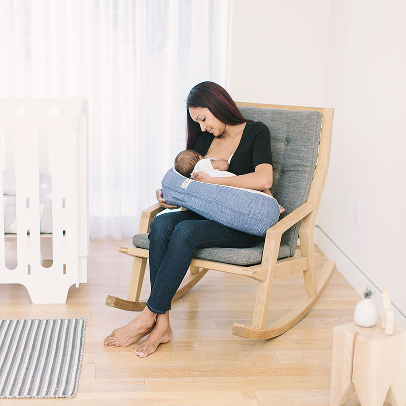 Gối cho bé bú Ergobaby Pillow – Xanh Cổ Điển