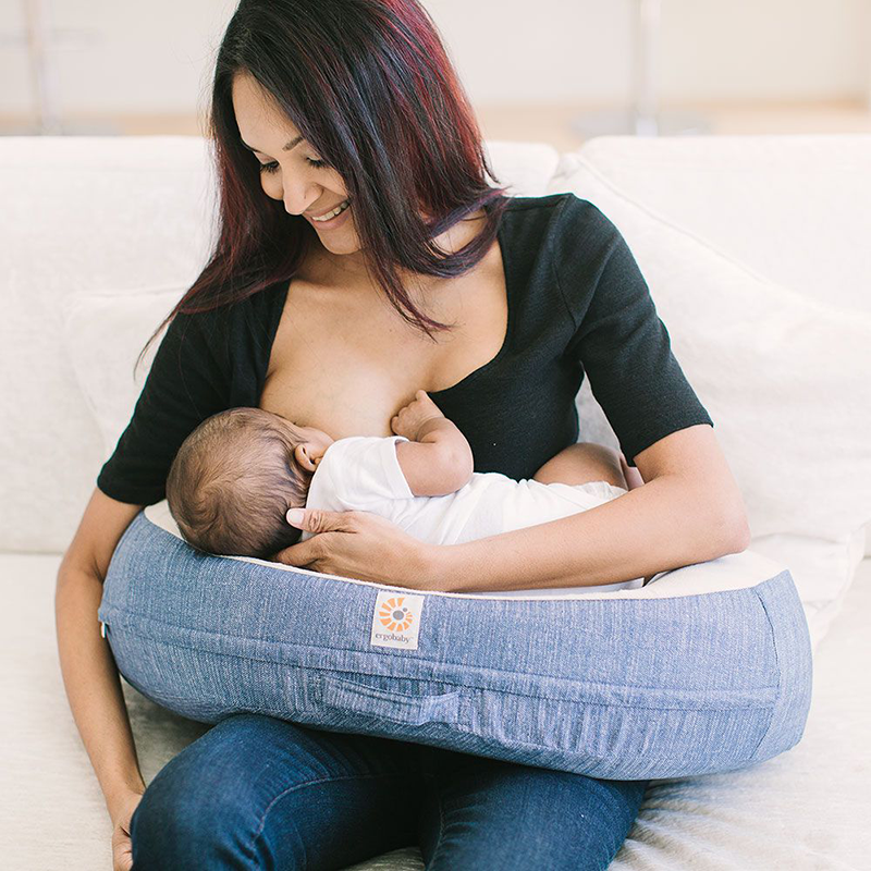Gối cho bé bú Ergobaby Pillow – Xanh Cổ Điển