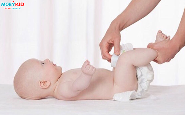 Khi nào mẹ nên ngừng mặc tã cho bé?