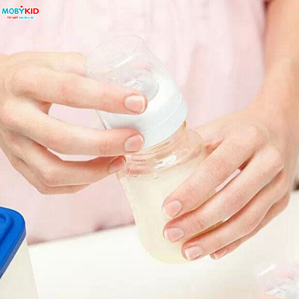 Mách mẹ những cách khử mùi hôi ở bình sữa cho bé hiệu quả
