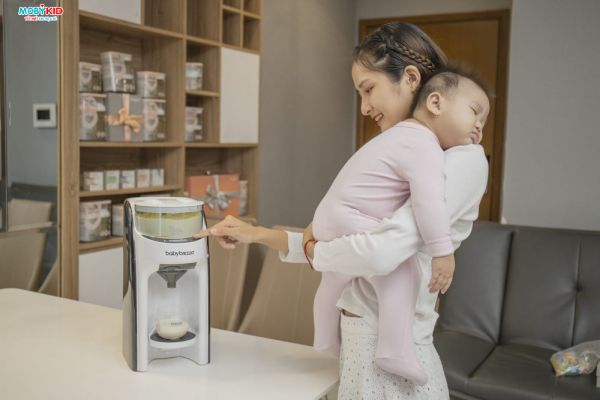 review-so-sanh-may-pha-sua-baby-brezza-formula-pro-advanced-my-va-may-pha-sua-tiny-baby-nhat-ban-nen-mua-may-nao