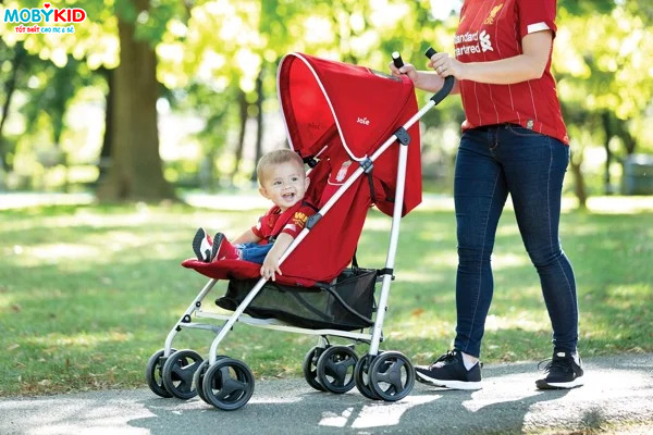Những thói quen xấu khi sử dụng xe đẩy cho bé mà bố mẹ vô tình mắc phải