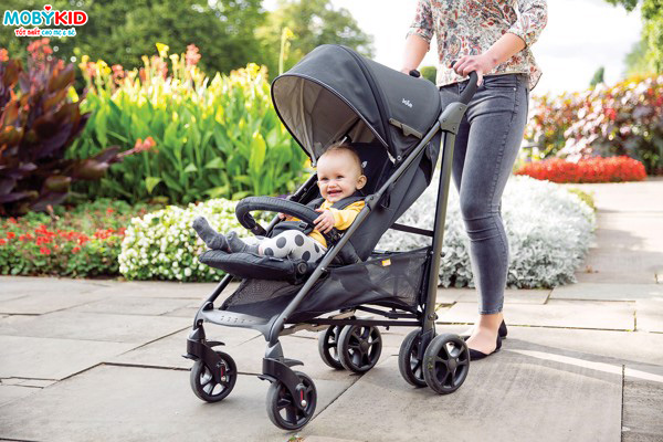 Những thói quen xấu khi sử dụng xe đẩy cho bé mà bố mẹ vô tình mắc phải