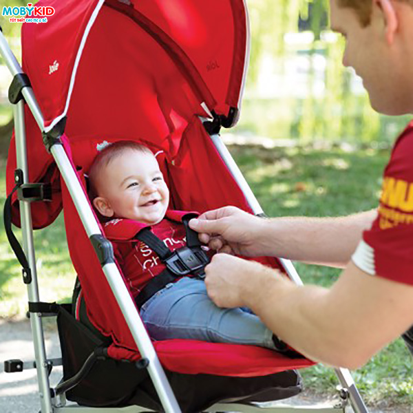 Tổng hợp kinh nghiệm mua xe đẩy gọn nhẹ cho bé khi đi du lịch