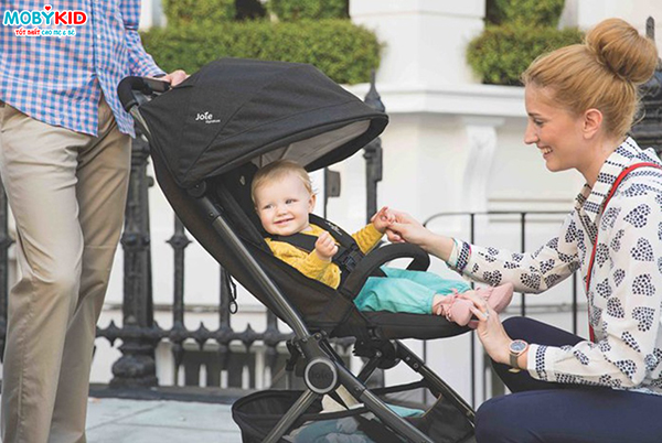 Với xe đẩy gọn nhẹ cho bé đi du lịch - bố mẹ thoải mái cùng bé trong mọi chuyến đi