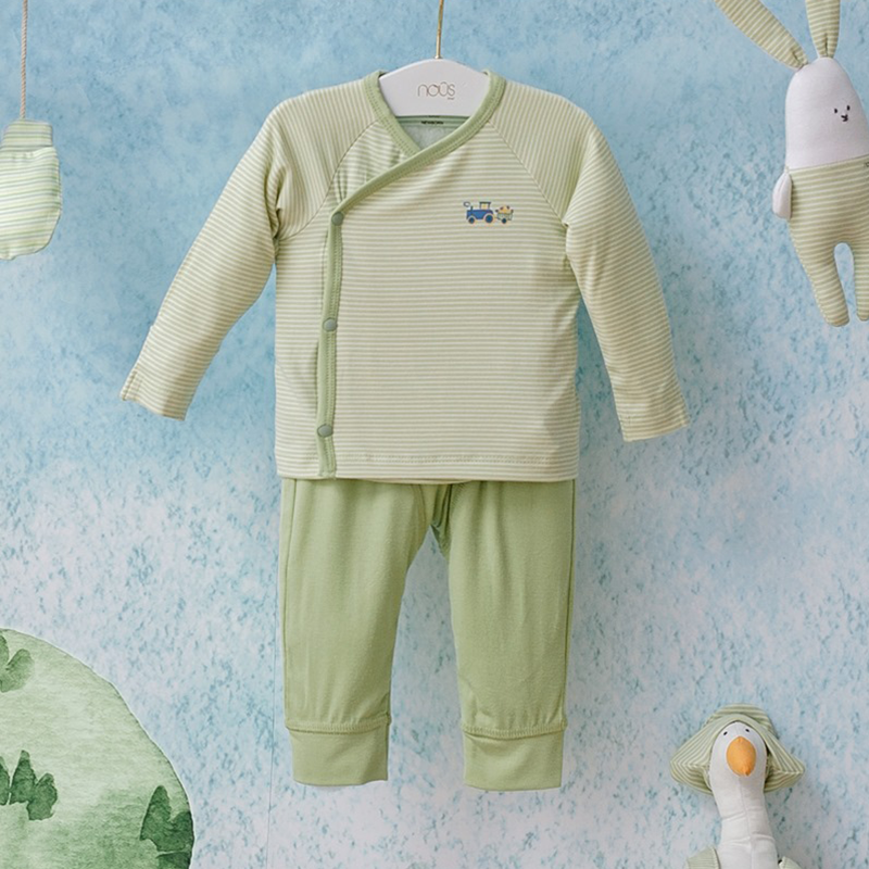 W627S1LGNB175 - Bộ quần áo Nous CLNB sọc xanh hình máy kéo vải Nu Petit (NewBorn)