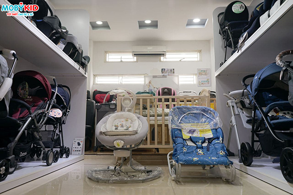 Xe đẩy du lịch gọn nhẹ cho bé đi du lịch - giải pháp giảm mệt mỏi cho ba mẹ trong những chuyến đi