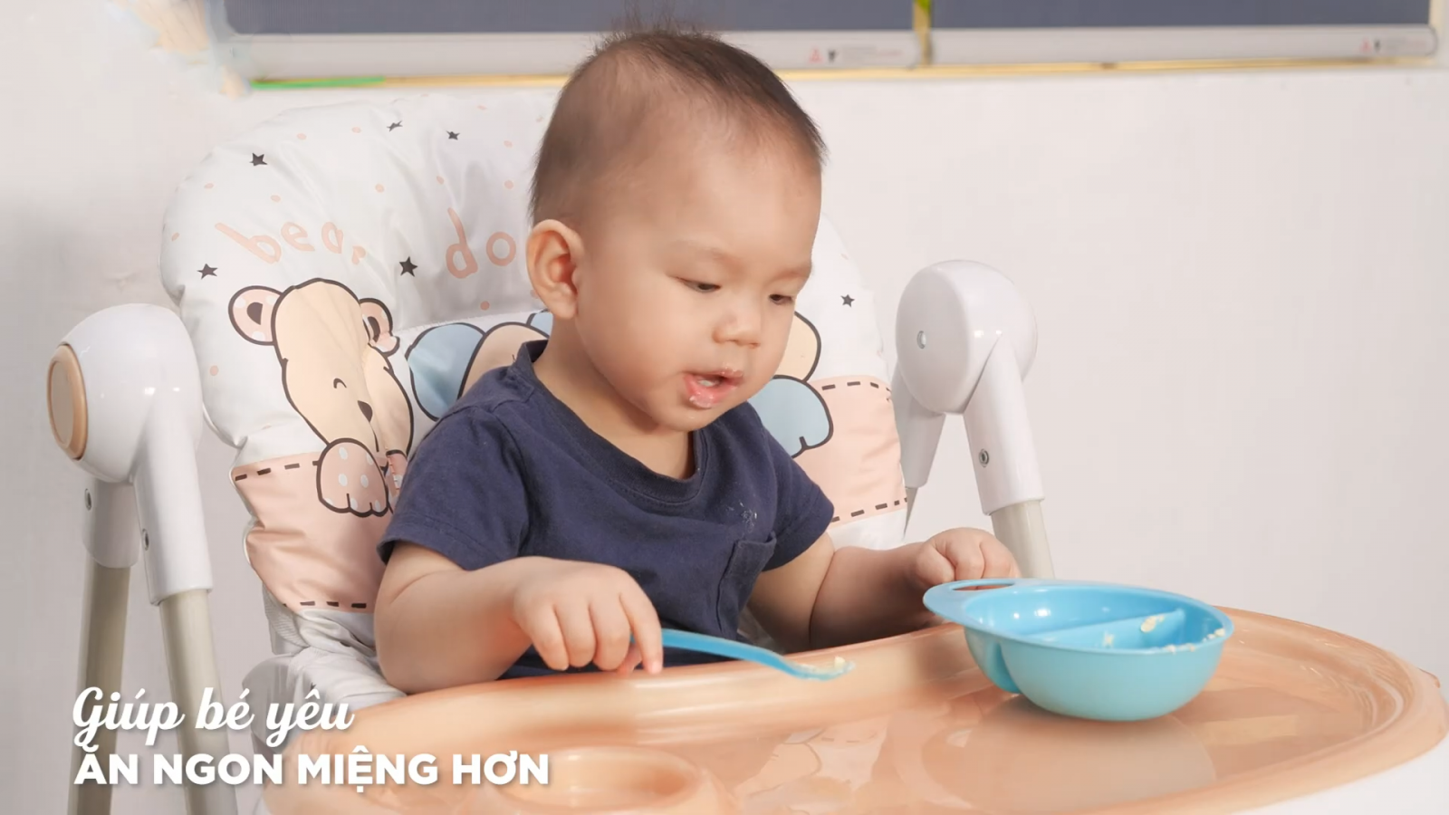Bộ bát và dụng cụ nghiền thức ăn bằng gỗ Upass (kèm thìa và dĩa) màu hồng