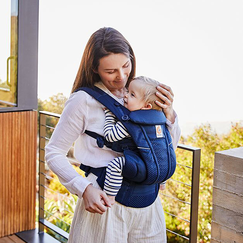 diu-cho-be-ergobaby-omni-breeze-midnight-blue-4