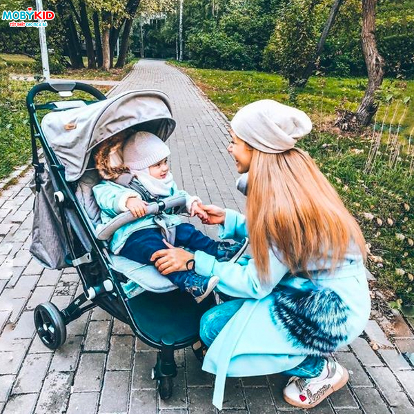 Mách mẹ những lưu ý khi mang xe đẩy em bé lên máy bay