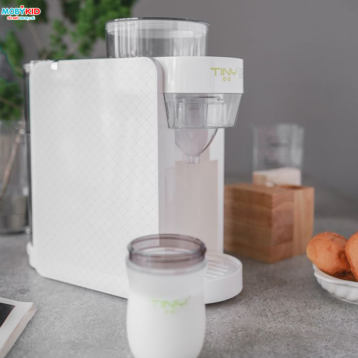 review-so-sanh-may-pha-sua-baby-brezza-formula-pro-advanced-my-va-may-pha-sua-tiny-baby-nhat-ban-nen-mua-may-nao