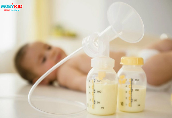 Mẹ ít sữa có nên sử dụng máy hút sữa để kích sữa không?